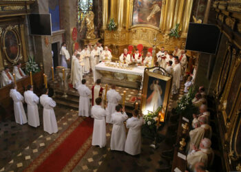 Dwunastu diakonów przyjęło święcenia (28 maja 2016 r.) / Piotr Michalski / Radio Kielce