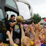 Powitanie Vive Tauron Kielce przed Halą Legionów (30 maja 2016 r). / Wojciech Habdas / Radio Kielce