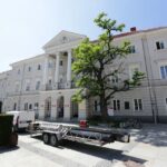 Montaż telebimu na kieleckim Ratuszu (24 maja 2016 r) / Wojciech Habdas / Radio Kielce