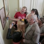 07.05.2016 Niesłyszący zwiedzali Muzeum Henryka Sienkiewicza w Oblęgorku / Jarosław Kubalski / Radio Kielce