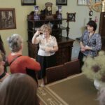 07.05.2016 Niesłyszący zwiedzali Muzeum Henryka Sienkiewicza w Oblęgorku / Jarosław Kubalski / Radio Kielce