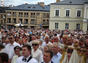 Procesja Bożego Ciała w centrum Kielc / Stanisław Blinstrub / Radio Kielce