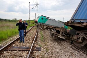 Staw Kunowski. Pociąg towarowy zderzył się z samochodem ciężarowym / Teresa Czajkowska / Radio Kielce