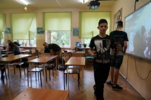 24.05.2016 Młodzież ze szkoły w Ostrowcu nakręciła film "Bez nikogo" / Teresa Czajkowska / Radio Kielce