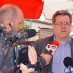 18.5.2016 Kielce. Interwencja w sprawie złego stanu drogi powiatowej między Sukowem a Borkowem. / Grzegorz Jamka / Radio Kielce