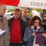 18.5.2016 Kielce. Interwencja w sprawie złego stanu drogi powiatowej między Sukowem a Borkowem. / Grzegorz Jamka / Radio Kielce