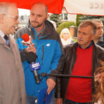 18.5.2016 Kielce. Interwencja w sprawie złego stanu drogi powiatowej między Sukowem a Borkowem. / Grzegorz Jamka / Radio Kielce