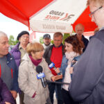 18.5.2016 Kielce. Interwencja w sprawie złego stanu drogi powiatowej między Sukowem a Borkowem. / Grzegorz Jamka / Radio Kielce