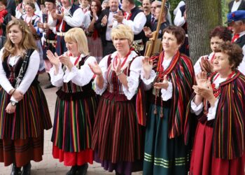 Koncert laureatów 38. Buskich Spotkań z Folklorem i 15. edycja Wojewódzkiego Konkursu "Nasze kulinarne dziedzictwo – smaki regionów" / Stanisław Blinstrub / Radio Kielce