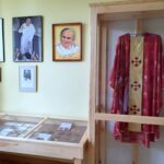 17.05.2016. Otwarcie izby pamięci papieża Jana Pawła II w Muzeum Ziemi Staszowskiej / Grażyna Szlęzak-Wójcik / Radio Kielce