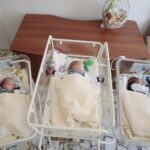 23.05.2016 Trojaczki wyszły ze szpitala na Czarnowie / Jarosław Kubalski / Radio Kielce