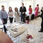 23.05.2016 Trojaczki wyszły ze szpitala na Czarnowie / Jarosław Kubalski / Radio Kielce