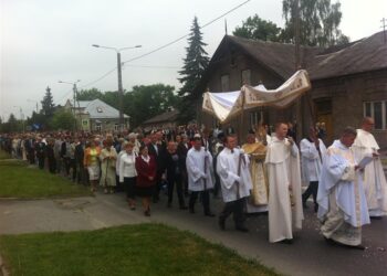 26.05.2016 Obchody Bożego Ciała w Jędrzejowie / Ewa Pociejowska-Gawęda / Radio Kielce