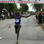 21.05.2016. 24. Półmaraton Świętokrzyski im. redaktora Mieczysława Kalety. Zwycięzca Kenijczyk Henry Kemboi / Maciej Makuła / Radio Kielce