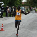 21.05.2016. 24 Półmaraton Świętokrzyski im. redaktora Mieczysława Kalety. Drugi na mecie Kenijczyk Wycliff Biwot / Maciej Makuła / Radio Kielce