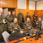17.05.2016. Żołnierze szkolący się na Międzynarodowym Kursie Obserwatorów Wojskowych ONZ na kieleckiej Bukówce odwiedzili Radio Kielce / Kamil Król / Radio Kielce