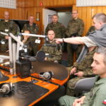 17.05.2016. Żołnierze szkolący się na Międzynarodowym Kursie Obserwatorów Wojskowych ONZ na kieleckiej Bukówce odwiedzili Radio Kielce / Radio Kielce