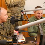 17.05.2016. Żołnierze szkolący się na Międzynarodowym Kursie Obserwatorów Wojskowych ONZ na kieleckiej Bukówce odwiedzili Radio Kielce / Kamil Król / Radio Kielce