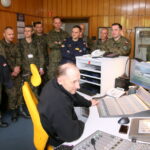 17.05.2016. Żołnierze szkolący się na Międzynarodowym Kursie Obserwatorów Wojskowych ONZ na kieleckiej Bukówce odwiedzili Radio Kielce / Kamil Król / Radio Kielce