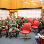 17.05.2016. Żołnierze szkolący się na Międzynarodowym Kursie Obserwatorów Wojskowych ONZ na kieleckiej Bukówce odwiedzili Radio Kielce / Kamil Król / Radio Kielce