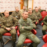 17.05.2016. Żołnierze szkolący się na Międzynarodowym Kursie Obserwatorów Wojskowych ONZ na kieleckiej Bukówce odwiedzili Radio Kielce / Kamil Król / Radio Kielce