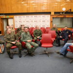 17.05.2016. Żołnierze szkolący się na Międzynarodowym Kursie Obserwatorów Wojskowych ONZ na kieleckiej Bukówce odwiedzili Radio Kielce / Kamil Król / Radio Kielce