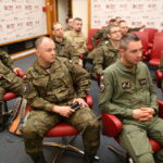 17.05.2016. Żołnierze szkolący się na Międzynarodowym Kursie Obserwatorów Wojskowych ONZ na kieleckiej Bukówce odwiedzili Radio Kielce / Kamil Król / Radio Kielce