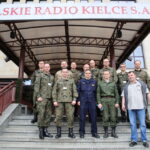 17.05.2016. Żołnierze szkolący się na Międzynarodowym Kursie Obserwatorów Wojskowych ONZ na kieleckiej Bukówce odwiedzili Radio Kielce / Kamil Król / Radio Kielce