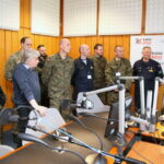 17.05.2016. Żołnierze szkolący się na Międzynarodowym Kursie Obserwatorów Wojskowych ONZ na kieleckiej Bukówce odwiedzili Radio Kielce / Kamil Król / Radio Kielce