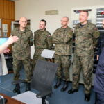 17.05.2016. Żołnierze szkolący się na Międzynarodowym Kursie Obserwatorów Wojskowych ONZ na kieleckiej Bukówce odwiedzili Radio Kielce / Kamil Król / Radio Kielce