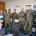 17.05.2016. Żołnierze szkolący się na Międzynarodowym Kursie Obserwatorów Wojskowych ONZ na kieleckiej Bukówce odwiedzili Radio Kielce / Kamil Król / Radio Kielce