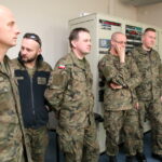 17.05.2016. Żołnierze szkolący się na Międzynarodowym Kursie Obserwatorów Wojskowych ONZ na kieleckiej Bukówce odwiedzili Radio Kielce / Kamil Król / Radio Kielce