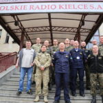 17.05.2016. Żołnierze szkolący się na Międzynarodowym Kursie Obserwatorów Wojskowych ONZ na kieleckiej Bukówce odwiedzili Radio Kielce / Kamil Król / Radio Kielce