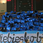 22.05.2016. Finał Pucharu Polski: Vive Tauron Kielce - Orlen Wisła Płock. Oprawa w sektorze kibiców Wisły / Kamil Król / Radio Kielce