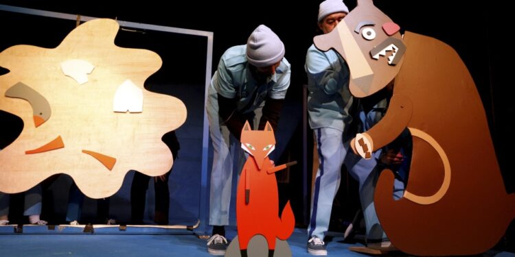 05.01.2016 Kielce. Teatr Lalki i Aktora Kubuś. Próba spektaklu "A niech to Gęś kopnie". / Jarosław Kubalski / Radio Kielce