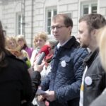 17.05.2016 Kielce. Konferencja na rynku z udziałem mieszkańców domagających się wprowadzenia w mieście Karty Seniora. / Jarosław Kubalski / Radio Kielce