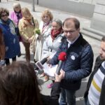 17.05.2016 Kielce. Konferencja na rynku z udziałem mieszkańców domagających się wprowadzenia w mieście Karty Seniora. / Jarosław Kubalski / Radio Kielce