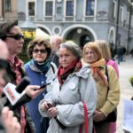 17.05.2016 Kielce. Konferencja na rynku z udziałem mieszkańców domagających się wprowadzenia w mieście Karty Seniora. / Jarosław Kubalski / Radio Kielce