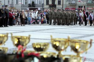 02.05.2016 Kielce. Dzień Flagi RP. Uroczystości na Rynku / Jarosław Kubalski / Radio Kielce