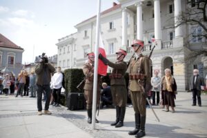 02.05.2016 Kielce. Dzień Flagi RP. Uroczystości na Rynku / Jarosław Kubalski / Radio Kielce