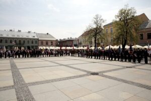 02.05.2016 Kielce. Dzień Flagi RP. Uroczystości na Rynku / Jarosław Kubalski / Radio Kielce