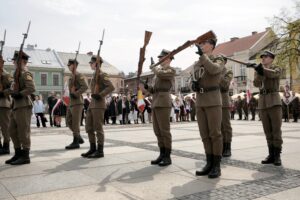 02.05.2016 Kielce. Dzień Flagi RP. Uroczystości na Rynku / Jarosław Kubalski / Radio Kielce