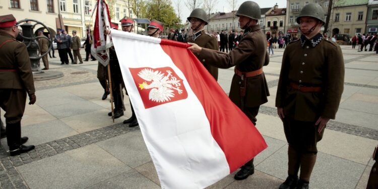 02.05.2016 Kielce. Dzień Flagi RP. Uroczystości na Rynku / Jarosław Kubalski / Radio Kielce