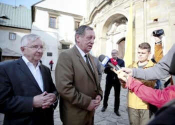02.05.2016 Święty Krzyż. Minister środowiska Jan Szyszko odwiedził klasztor. / Jarosław Kubalski / Radio Kielce