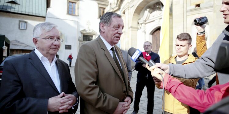 02.05.2016 Święty Krzyż. Minister środowiska Jan Szyszko odwiedził klasztor. / Jarosław Kubalski / Radio Kielce