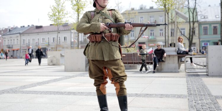 02.05.2016 Kielce. Kielecki Szwadron Kawalerii Ochotniczej  otrzymał nowe mundury historyczne z 1939 roku. / Jarosław Kubalski / Radio Kielce