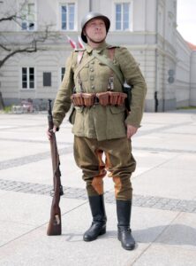 02.05.2016 Kielce. Kielecki Szwadron Kawalerii Ochotniczej otrzymał nowe mundury historyczne z 1939 roku. / Jarosław Kubalski / Radio Kielce