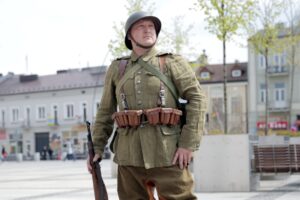 02.05.2016 Kielce. Kielecki Szwadron Kawalerii Ochotniczej otrzymał nowe mundury historyczne z 1939 roku. / Jarosław Kubalski / Radio Kielce