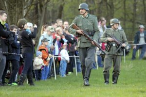 02.05.2016 Samsonów. Inscenizacja historyczna przedstawiająca walki majora Henryka Dobrzańskiego "Hubala". / Jarosław Kubalski / Radio Kielce