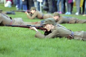 02.05.2016 Samsonów. Inscenizacja historyczna przedstawiająca walki majora Henryka Dobrzańskiego "Hubala". / Jarosław Kubalski / Radio Kielce